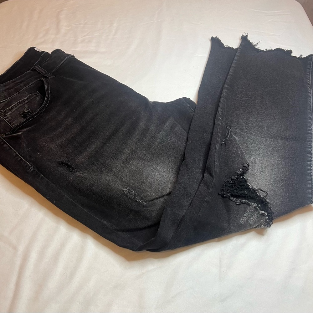 Women's Distressed Black Skinny Jeans